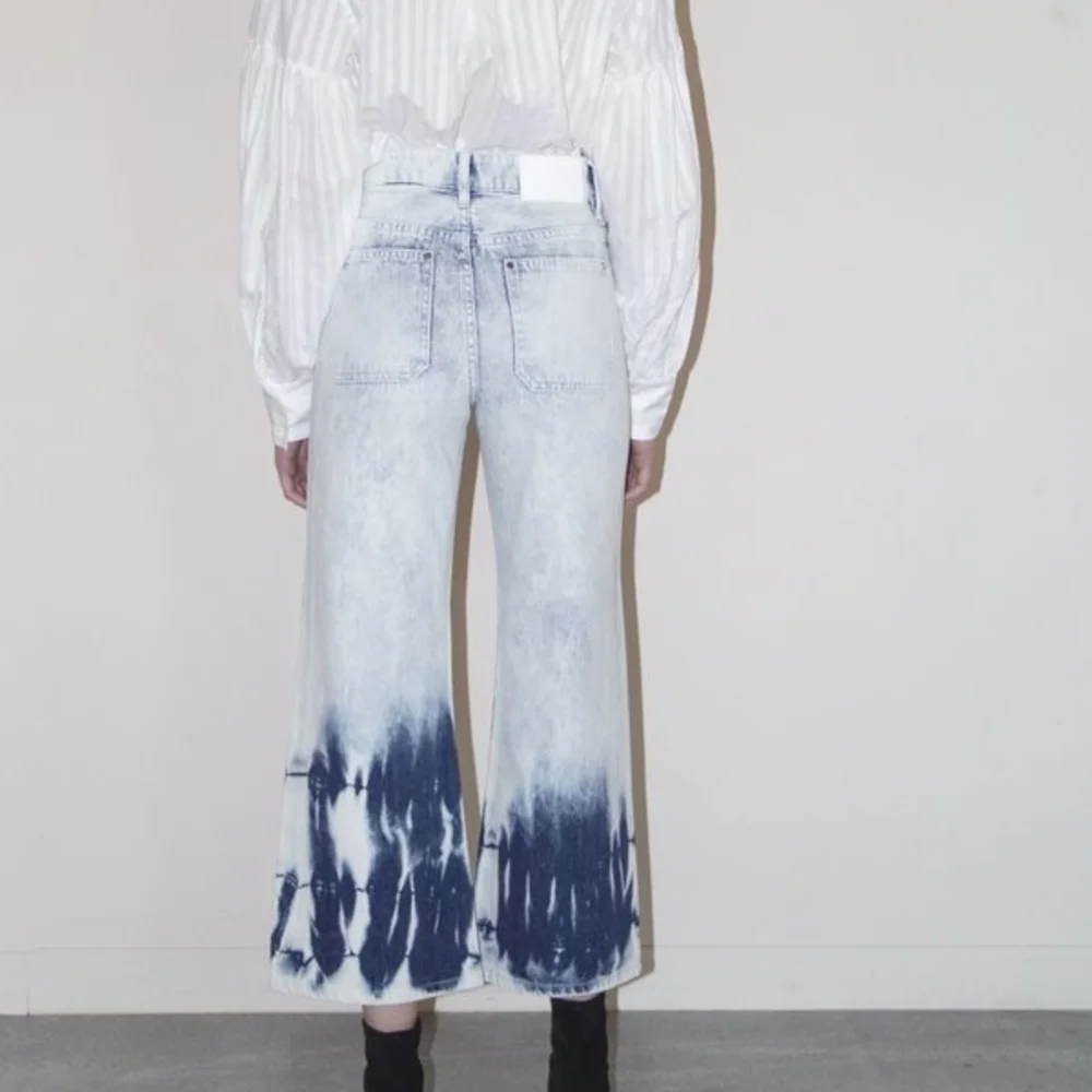 EI8HTDREAMS
WIDE LEG TIE DYE‎ CROP JEANS -BLUE - Picture 2 of 10